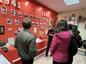 В преддверии Дня памяти жертв геноцида советского народа в годы Великой Отечественной войны ученики 6А и 8Б класса посетили наш музей.